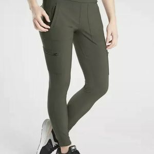 Athleta Headlands Hybrid Cargo Tight 4T